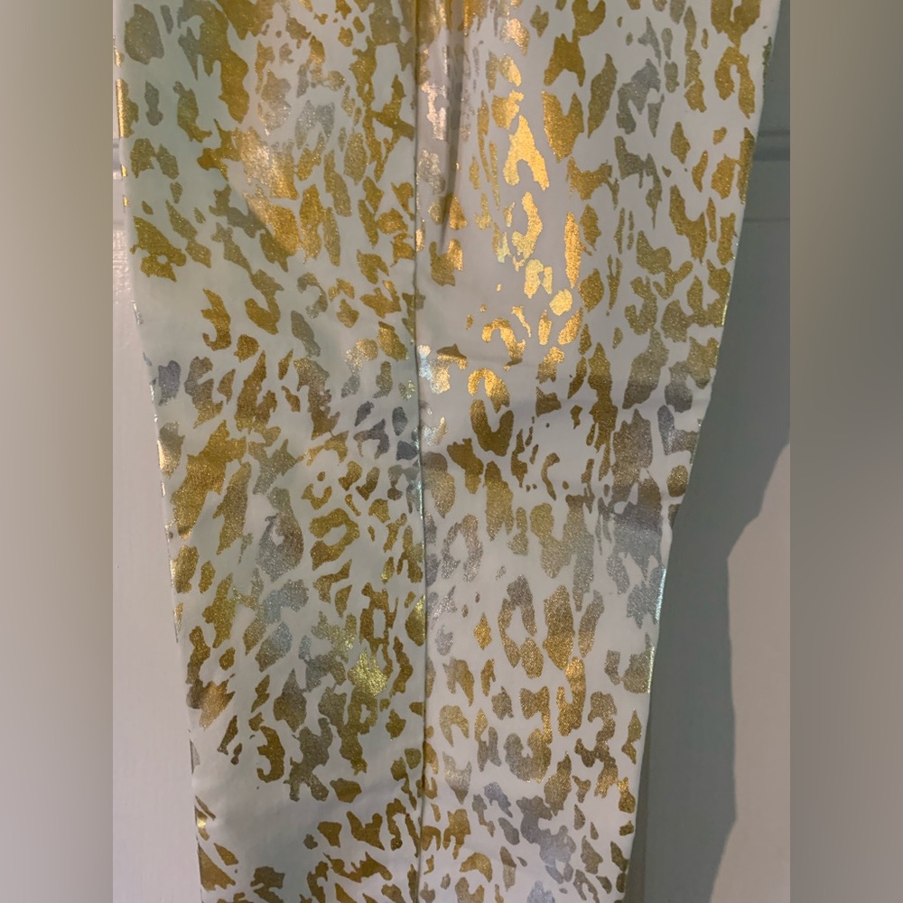 NWT-Chico’s Platinum Denim capris - gold and silver print - women’s size 1 - Picture 3 of 3